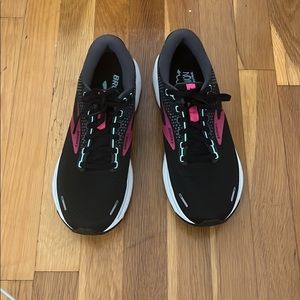 Brooks Ghosts 14 Size 9 Womens